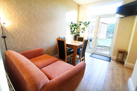 4 bedroom end of terrace house for sale, Quarry Road, Romiley