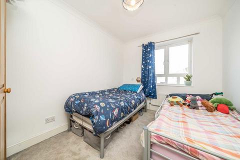 2 bedroom flat for sale, John Williams Close, Kingston Upon Thames KT2