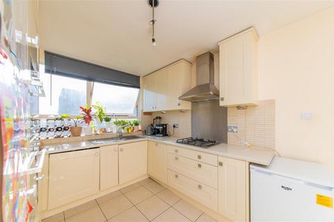 2 bedroom flat to rent, Station Road, Hendon