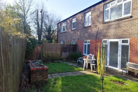 2 bedroom flat for sale, Flat 2 Retreat Gardens, Crowmarsh Gifford, Wallingford, Oxfordshire, OX10 8HE