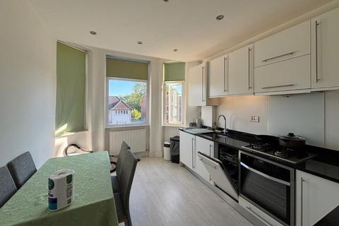 4 bedroom flat for sale, 738 Green Lanes, Winchmore Hill, London, N21 3RE