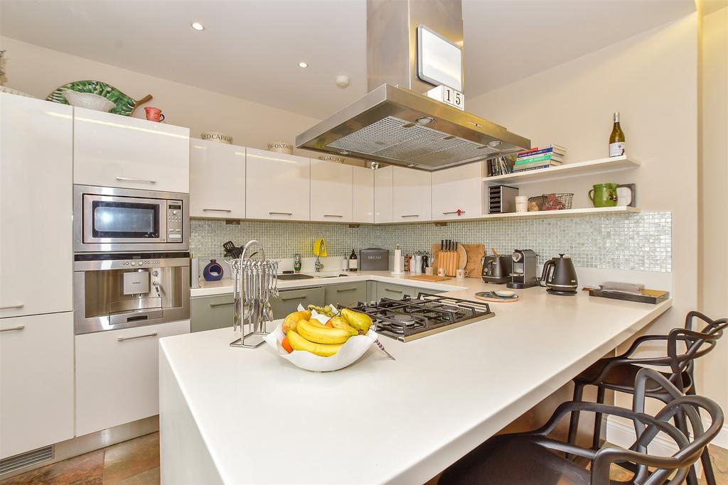 Kitchen/ Breakfast Area