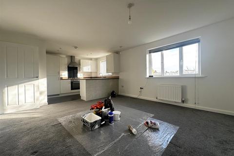 2 bedroom apartment to rent, Hither Fields, Gravesend