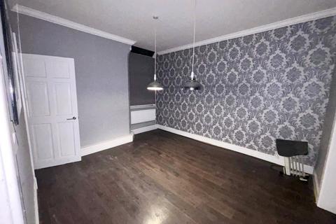 3 bedroom terraced house to rent, Peacock Grove, Manchester M18