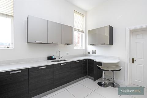 3 bedroom apartment to rent, Hampstead Avenue, Woodford Green IG8