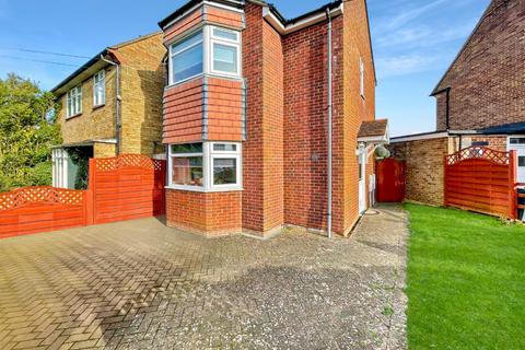 2 bedroom detached house for sale, Cades Close, Luton, Bedfordshire, LU1 5QQ