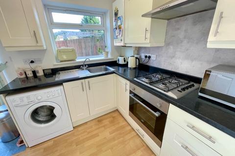 11a Cades Close, Luton, LU1 5QQ