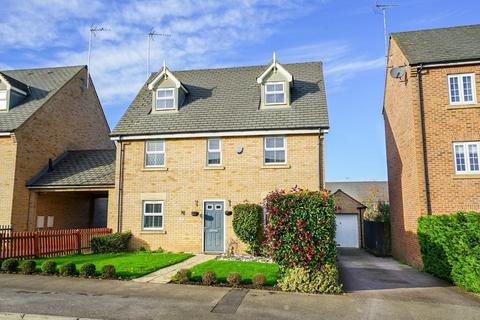 5 bedroom detached house for sale, Kestrel Way, Leighton Buzzard