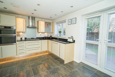 5 bedroom detached house for sale, Kestrel Way, Leighton Buzzard