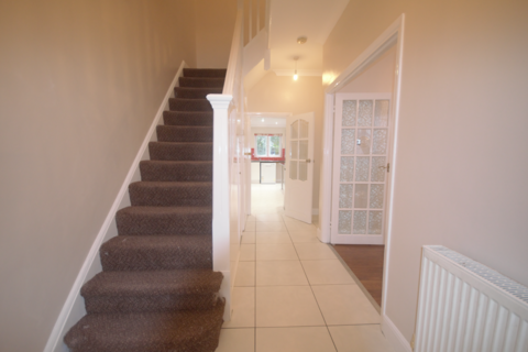 4 bedroom terraced house to rent, Ilford, IG6