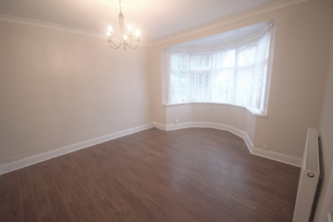 4 bedroom terraced house to rent, Ilford, IG6