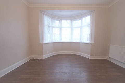 4 bedroom terraced house to rent, Ilford, IG6