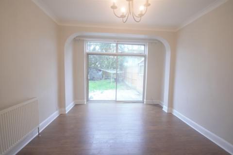 4 bedroom terraced house to rent, Ilford, IG6