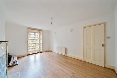 3 bedroom flat to rent, Wimbledon Park Road, SW18