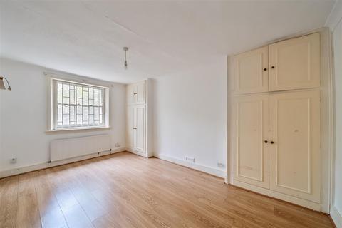 3 bedroom flat to rent, Wimbledon Park Road, SW18