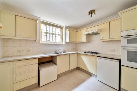 3 bedroom flat to rent, Wimbledon Park Road, SW18