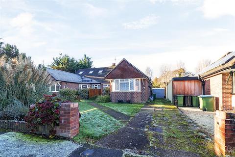 2 bedroom bungalow for sale, Fortescue Road, Weybridge KT13