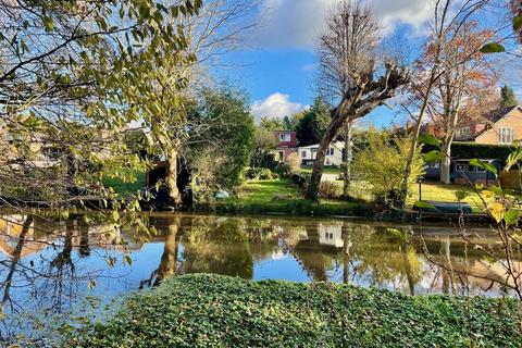 2 bedroom bungalow for sale, Fortescue Road, Weybridge KT13