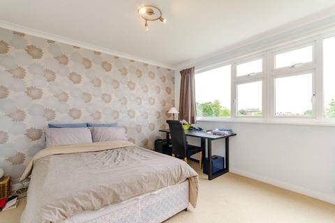 2 bedroom flat for sale, Chesterfield Court, Surbiton, KT5