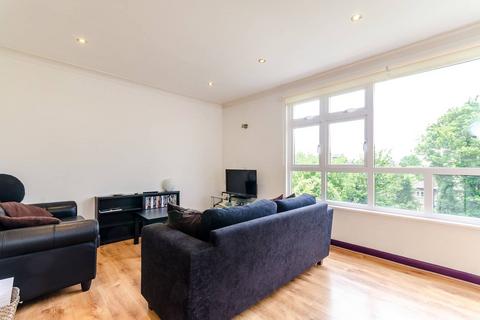 2 bedroom flat for sale, Chesterfield Court, Surbiton, KT5