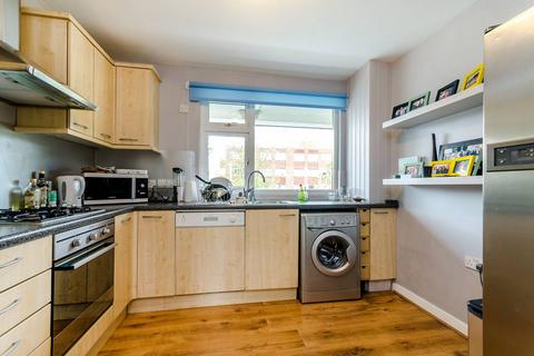 2 bedroom flat for sale, Chesterfield Court, Surbiton, KT5