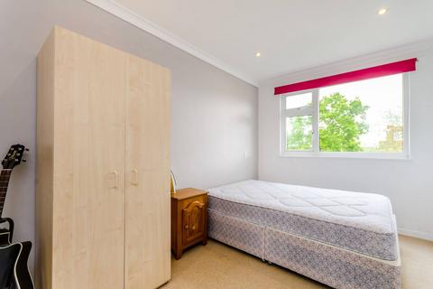 2 bedroom flat for sale, Chesterfield Court, Surbiton, KT5