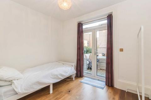 2 bedroom flat to rent, St. Andrews Square, Surbiton KT6