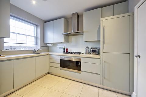 2 bedroom detached house to rent, Campden House Close, London, W8