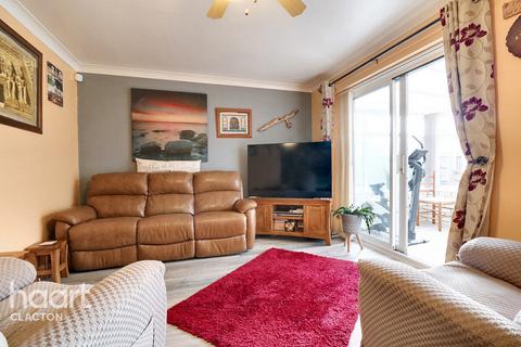 7 Donne Drive, Jaywick, Clacton-on-sea, CO15 2ND