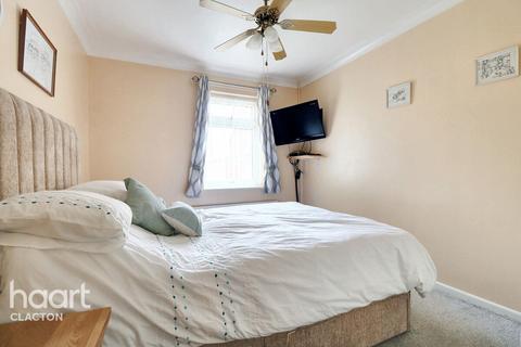 7 Donne Drive, Jaywick, Clacton-on-sea, CO15 2ND