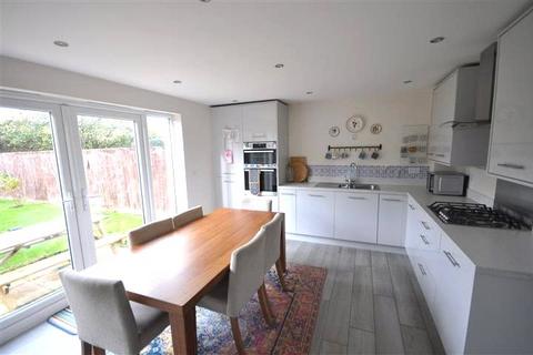 4 bedroom terraced house for sale, Homington Avenue, Coate, Swindon, Wiltshire, SN3