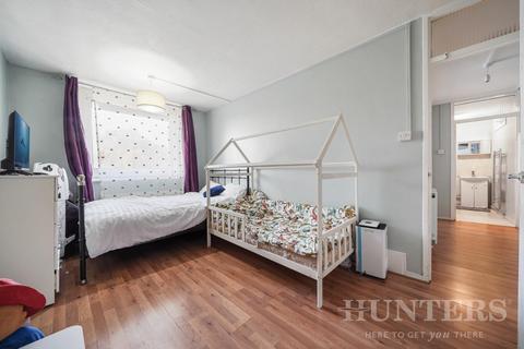 1 bedroom flat for sale, Perry Court, London