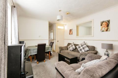 2 bedroom flat for sale, Clifton Road, Littlehampton BN17