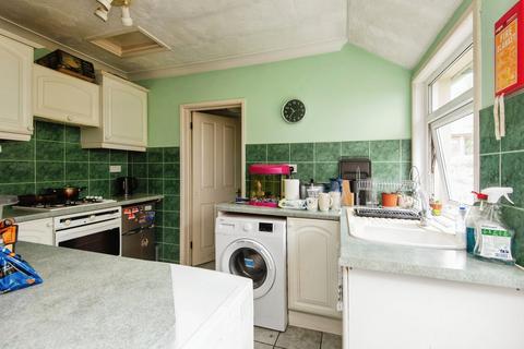 2 bedroom flat for sale, Clifton Road, Littlehampton BN17