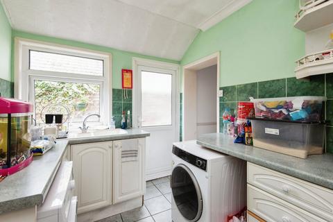 2 bedroom flat for sale, Clifton Road, Littlehampton BN17