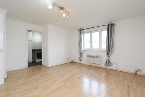 2 bedroom flat to rent, 74 Waterville Drive ,Vange, Basildon, SS16