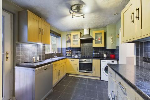 3 bedroom terraced house for sale, Dickens Road, Crawley RH10