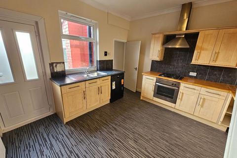 2 bedroom terraced house to rent, Craven Street East, Horwich, Bolton