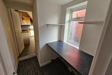 2 bedroom terraced house to rent, Craven Street East, Horwich, Bolton