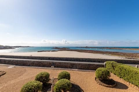 Cobo Coast Road, Castel, Guernsey