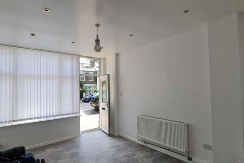 2 bedroom flat to rent, Station Road, London W7