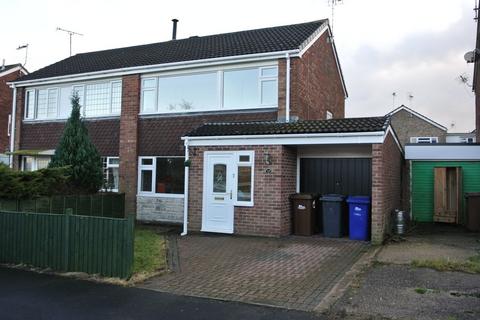 3 bedroom semi-detached house to rent, Grenville Close, Uttoxeter