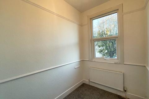 2 bedroom maisonette to rent, Maldon Road (Upper), Southend On Sea SS2