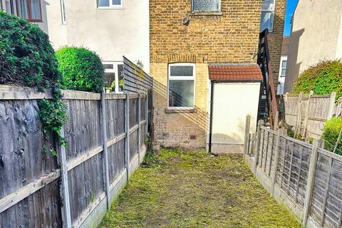 2 bedroom maisonette to rent, Maldon Road (Upper), Southend On Sea SS2