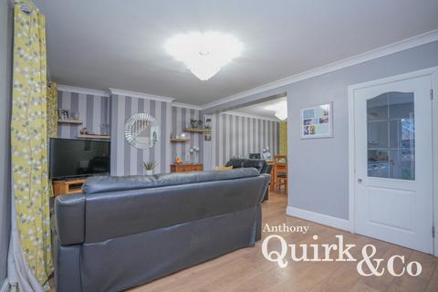 13 Crescent Way, Aveley, South Ockendon, RM15 4TJ