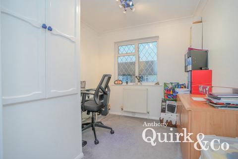 13 Crescent Way, Aveley, South Ockendon, RM15 4TJ