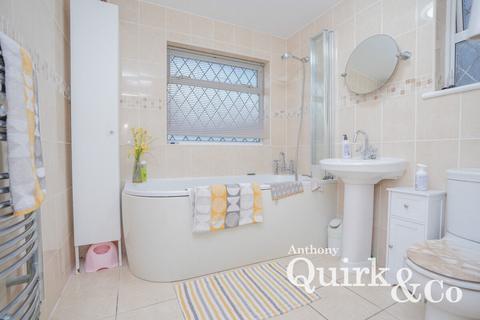 13 Crescent Way, Aveley, South Ockendon, RM15 4TJ
