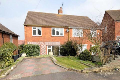 3 bedroom semi-detached house to rent, Wheelers, Epping