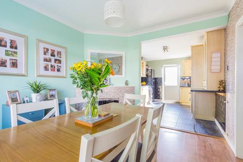 3 bedroom end of terrace house for sale, Irthlingborough Road, Finedon NN9