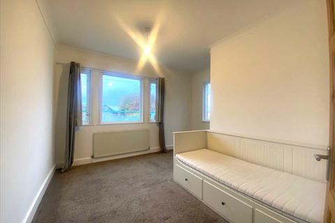 2 bedroom apartment to rent, Leigh on Sea SS9